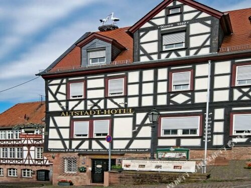 Altstadt-Hotel Gelnhausen, Забронировать Отель Гельнхаузен Шпессарт
