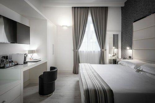 LHP Hotel River & SPA, Забронировать Курортный отель Отели Флоренции с парковкой, рядом с Генеральное консульство ФРГ во Флоренции, Парковка