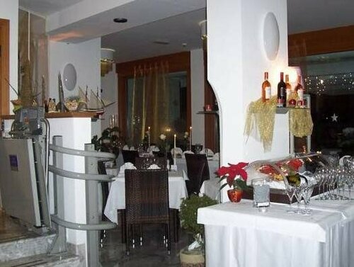 Hotel Ristorante Marea, Book Hotel Grado 