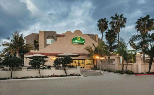La Quinta by Wyndham Carlsbad - Legoland Area, Забронировать Отель Отели Карлсбад с бассейном, Бассейн