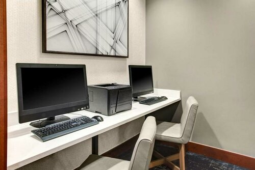 Hampton Inn & Suites Nashville at Opryland, Забронировать Отель Отели Теннесси с парковкой, Парковка