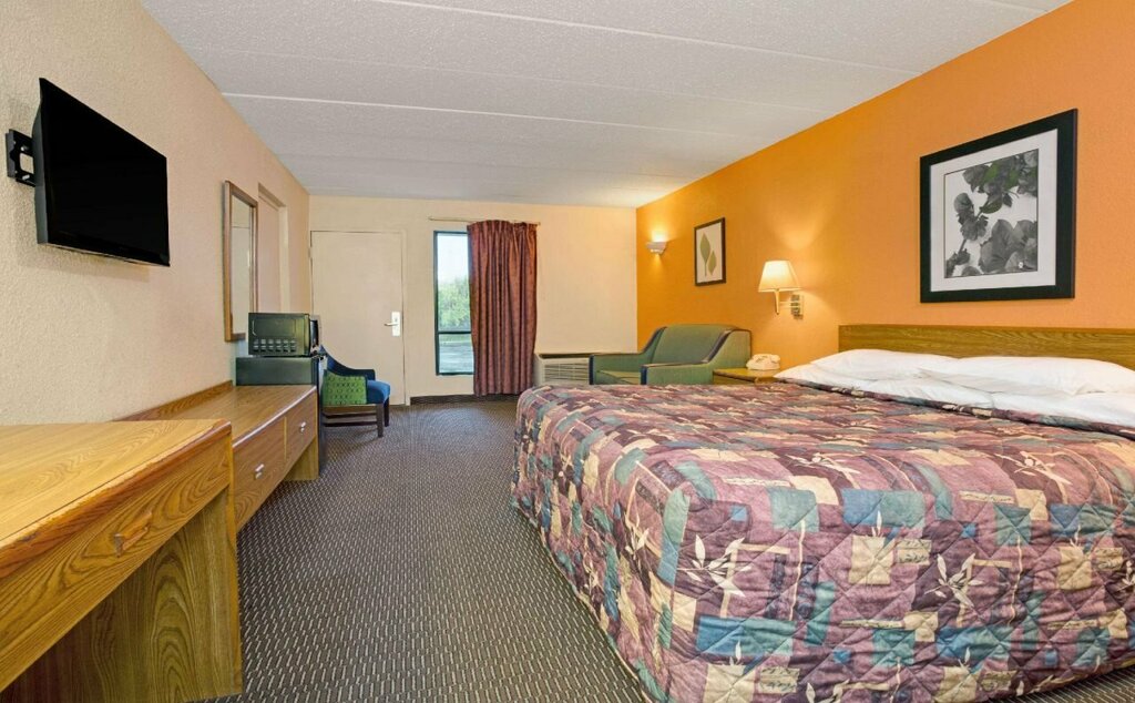Days Inn by Wyndham Cincinnati East