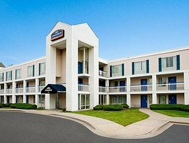 Travelodge by Wyndham Lansing IL, Book Hotel  