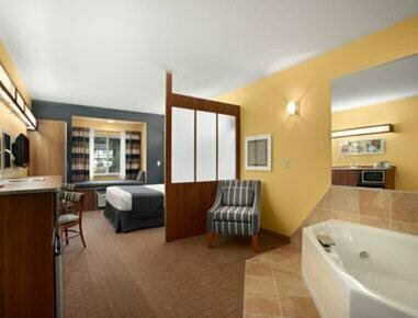 Microtel Inn And Suites Chili/Rochester Airport