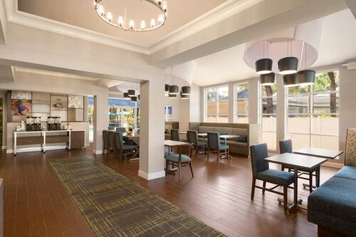 Hampton Inn & Suites Fort Lauderdale Airport, Забронировать Отель Отели Панхэндл Флориды с парковкой, Парковка