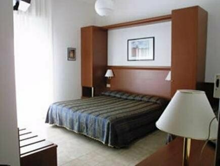 Hotel Zodiaco, Забронировать Отель Отели Лидо ди Езоло с парковкой, рядом с Картинг-центр Писта Адзурра, Парковка