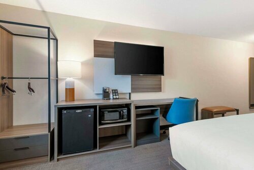 Comfort Inn & Suites Saratoga Springs, Забронировать Отель Саратога-Спрингс штат Нью-Йорк