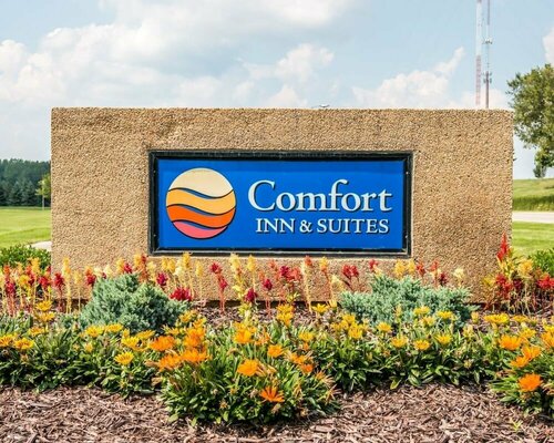 Comfort Inn & Suites and Conference Center, Забронировать Отель Маунт-Плезант штат Мичиган