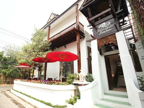 Ratchiangsaen Flora House, Забронировать Отель Хай-Йя Чиангмай, рядом с Ночной базар Чиангмая