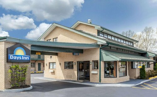 Days Inn by Wyndham Woodbury Long Island, Забронировать Отель Отели Вудбери с парковкой, Парковка