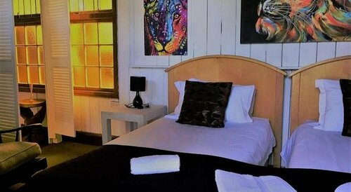 Knysna Glampackers at 52 on Main, Забронировать Отель Отели Найсна 3 звезды, 3*