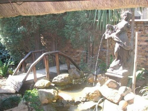 Aero Guest Lodge, Book Pension Hoteller i Gauteng med parkering, Parkering