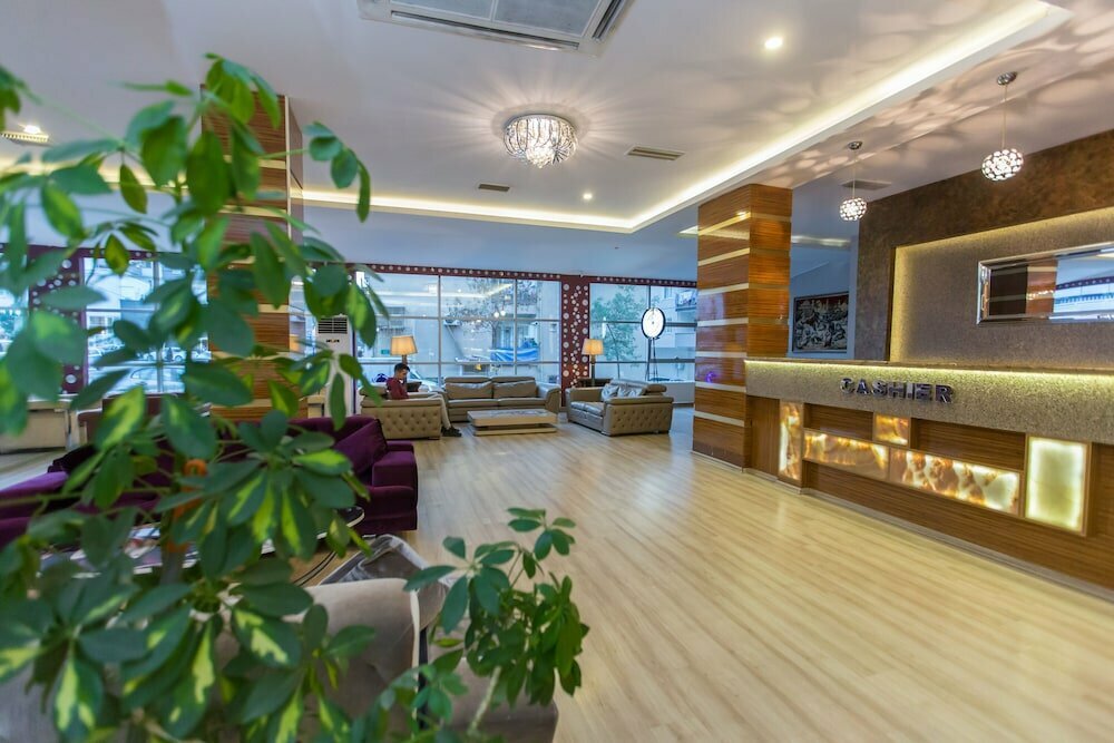 Formback Thermal Hotel&Suit