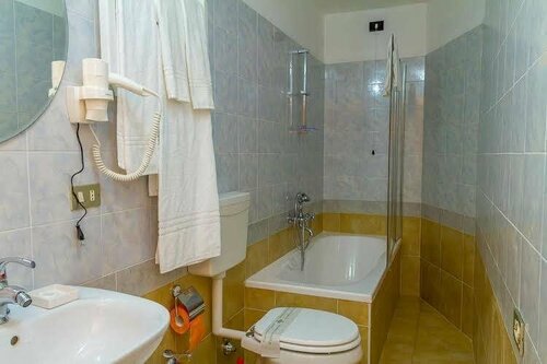 Hotel Luisa, Book Hotel Certosa Milano