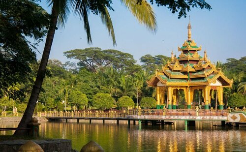 100 Moon Inn, Boek Hotel Hotels in Yangon met parkeren, Parkeren