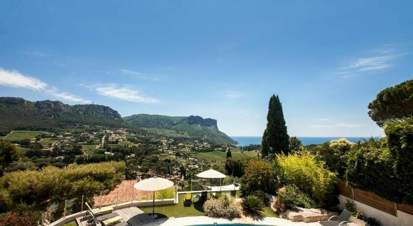 La Demeure Insoupçonnée, chambre dhôtes et gîtes à Cassis, spa, piscine, vue mer