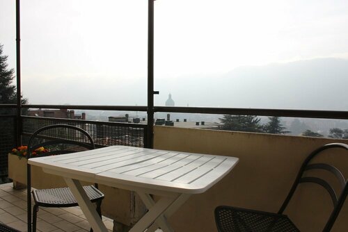 Comoholidays - Exclusive Apartment, Забронировать Апартаменты/квартира Отели Комо с парковкой, рядом с Исторический музей им. Дж. Гарибальди, Парковка