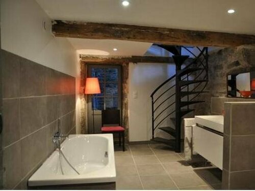 Le Jardin de Beauvoir, Book Hotel Hoteller i Rhône-Alps med parkering, Parkering