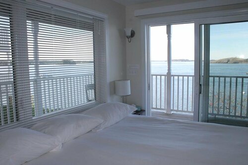 The Inn on the Wharf, Buchen Sie Hotel Lubec Maine