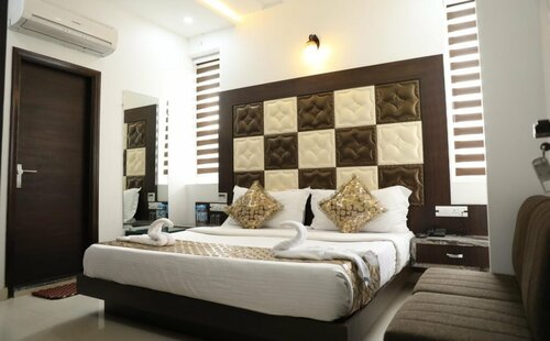 Aman Residency by FabHotel, Book Hotel Hoteller i Punjab med parkering, Parkering