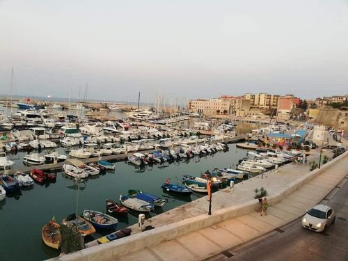 B&B Agorà Bisceglie, Book Bed and Breakfast Bisceglie hoteller med parkering, Parkering