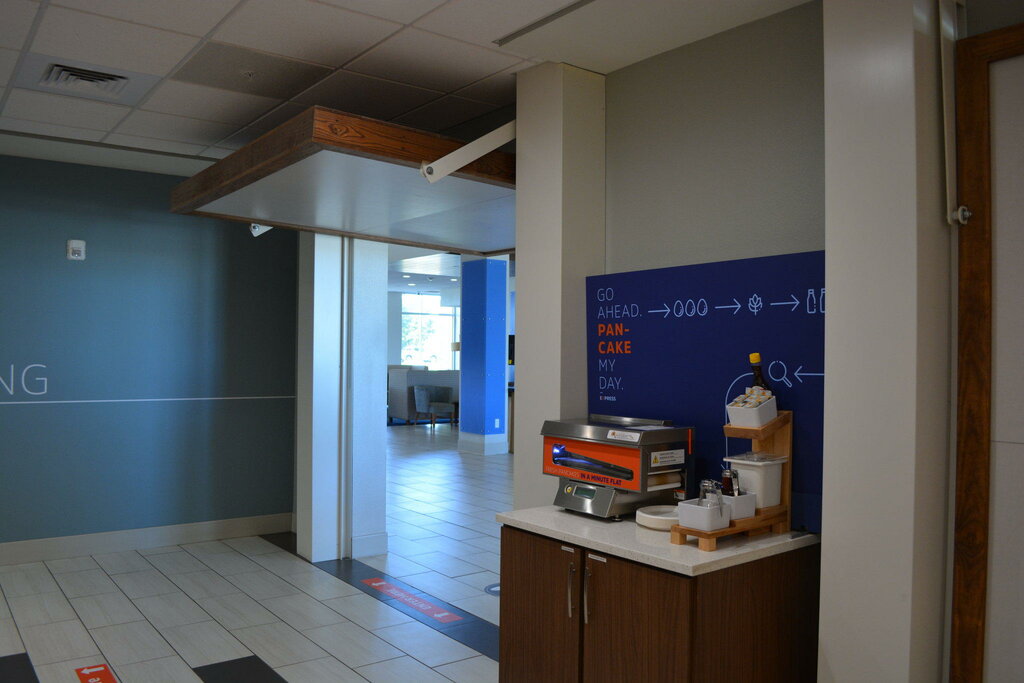 Holiday Inn Express & Suites