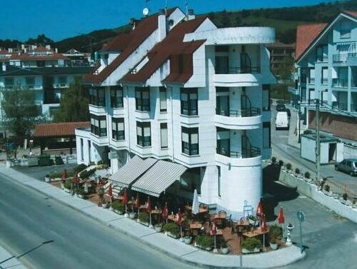 Hotel Candano, Забронировать Отель Отели Арнуэро с парковкой, Парковка