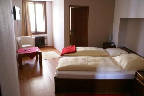 Hotel LOUiS, Rezerwuj Hotel Hotele w Bawaria z parkingiem, Parking