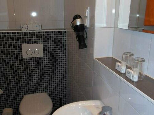 Hotel Alt-Rodenkirchen, Забронировать Отель Роденкирхен Кельн
