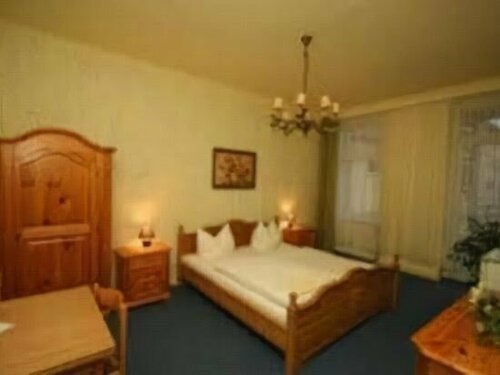 Pension zum Lichtenberger, Varaa Hotelli Lichtenberg Berliini, lähellä Nöldnerplatz