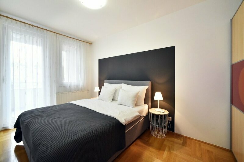 Apartment Stadium