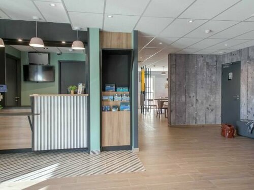 B&B HOTEL Sainte-Maxime Golfe de Saint Tropez, Забронировать Отель Сент-Максим Mimosa Road