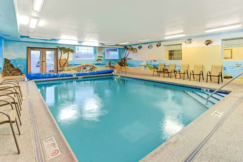 Super 8 by Wyndham Gurnee, Book Mini-hotel Hoteller i Chicago med parkering, Parkering