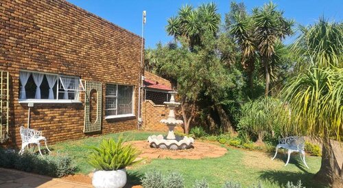 Royal Villa Guesthouse, Prenota Affittacamere Hotel a Brakpan con parcheggio, Parcheggio