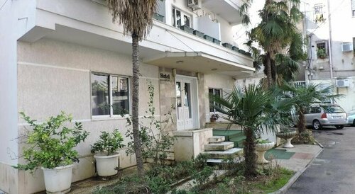 Hotel La Favorita, Забронировать Отель Отели Тираны с парковкой, рядом с Tanners' Bridge, Парковка