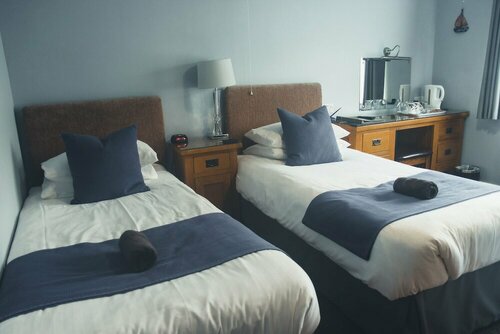 Pinewood B&B, Book Bed and Breakfast Wiseman's Bridge Glamorgan