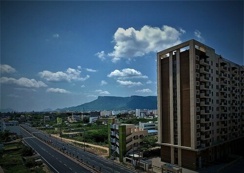 Starlit Suites Tirupati, Забронировать Апарт-отель Отели Тирупати с завтраком, рядом с Центральный автобусный вокзал APSRTC, Завтраки