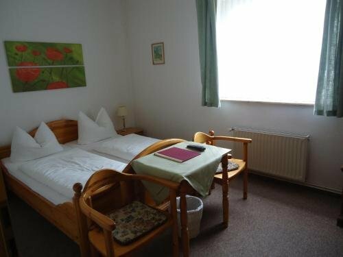 Hotel am Fliederberg, Забронировать Отель Шверин 