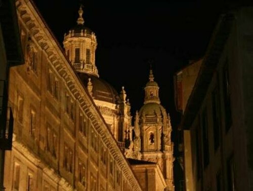 Hostal Cuzco Salamanca, Забронировать Отель Саламанка Salamanca Province, рядом с Спа-центр Aquatherapia