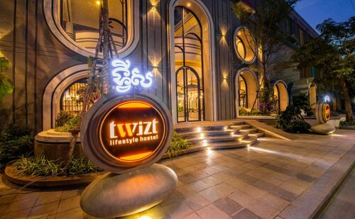 The Twizt - Lifestyle Hostel & Hotel, Забронировать Хостел Недорогие отели Сиемреап, рядом с Ночной рынок Ангкор, недорого