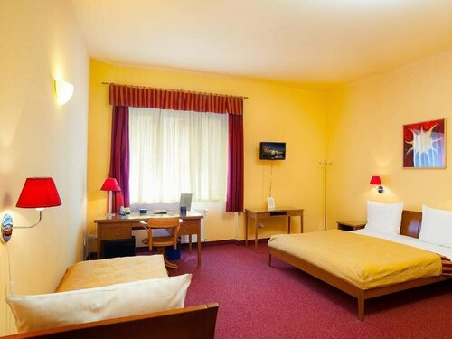Cloister Inn Hotel, Забронировать Отель Отели Праги с парковкой, рядом с Библиотека Вацлава Гавела, Парковка