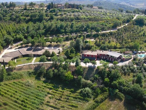 Il Poggio dei Pettirossi, Rezerwuj Hotel Hotele w Bevagna z Parkingiem, Parking