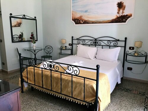 B&B Art Suite Principe Umberto, Забронировать Отель «постель и завтрак» Неаполь - Центральный вокзал Неаполь, рядом с Церковь и монастырь Сан-Лоренцо-Маджоре