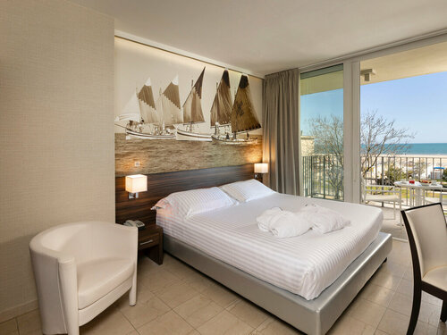 Mercure Rimini Lungomare, Забронировать Отель Римини - центр города Римини, рядом с Храм Малатеста