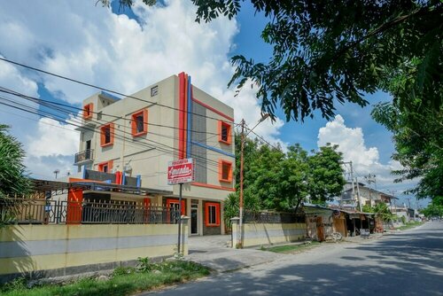 Penginapan Amanda by RedDoorz, Rezervați Hotel Hoteluri în Sulawesi cu parcare, Parcare