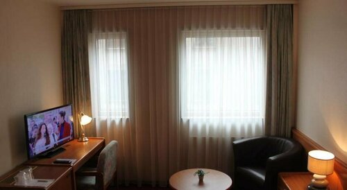 Hôtel des Trois Rois, Забронировать Отель Отели Ле-Локль с парковкой, Парковка