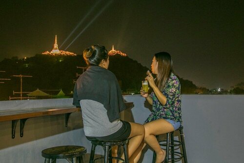 Chedi View Hostel & Rooftop Bar, Rezervovat Hotel Petchaburi Central Thailand