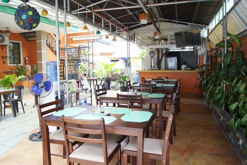 B&J Guesthouse and Functions Inc, Prenota Affittacamere Città di Tagbilaran Bohol