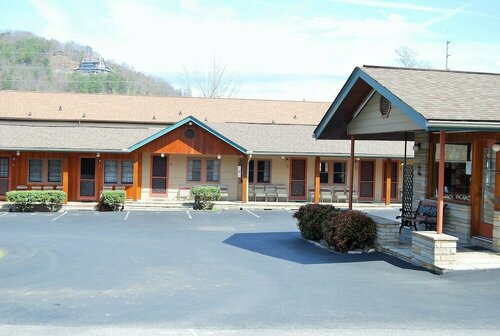 Marshalls Creek Rest Motel, Забронировать Мотель Гатлинберг Great Smoky Mountains National Park, рядом с Парк аттракционов Earthquake the Ride