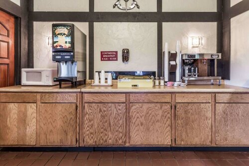Knights Inn Racine, Buchen Sie Hotel Racine Wisconsin